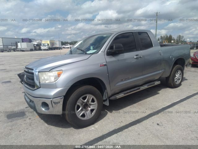 5TFRY5F19BX101173 - 2011 TOYOTA TUNDRA DOUBLE CAB SR5 Gray photo 2