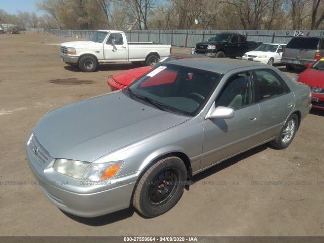 JT2BG28K910541578 - 2001 TOYOTA CAMRY LE/XLE ვერცხლისფერი ფოტო 2