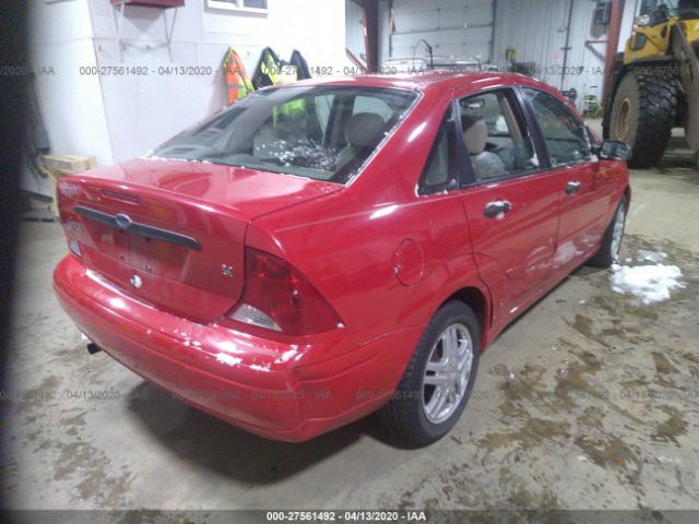 1FAFP34P82W339822 - 2002 FORD FOCUS SE/SE COMFORT Red photo 4