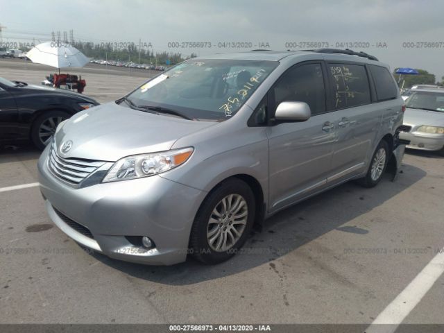 5TDYK3DCXGS752119 - 2016 TOYOTA SIENNA XLE/LIMITED Silver photo 2