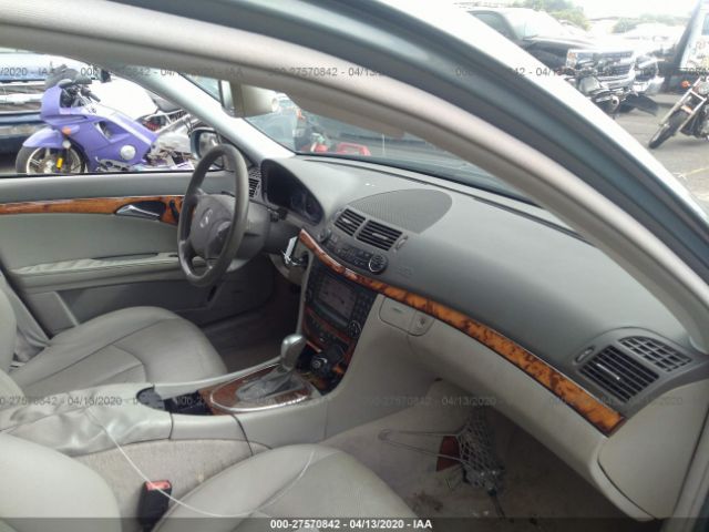 WDBUF65J05A644070 - 2005 MERCEDES-BENZ E 320 Blue photo 5