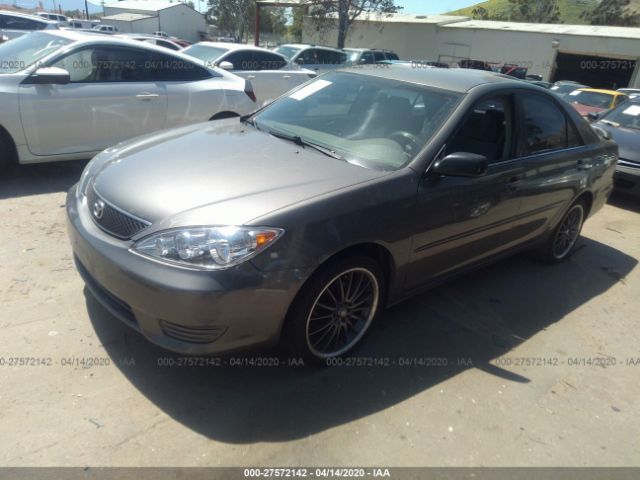 4T1BE32K85U995004 - 2005 TOYOTA CAMRY LE/XLE/SE Gray photo 2