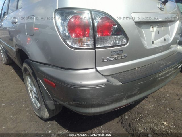 JTJHF10U820258664 - 2002 LEXUS RX 300 Silver photo 6