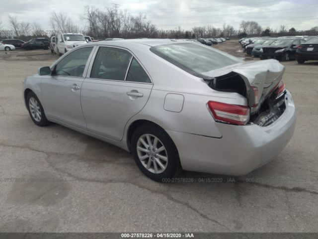 4T4BF3EK2BR103002 - 2011 TOYOTA CAMRY SE/LE/XLE Silver photo 3