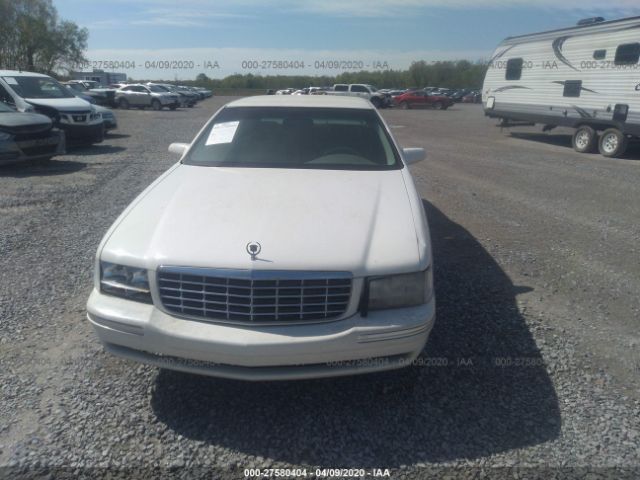 1G6KD54Y3WU701601 - 1998 CADILLAC DEVILLE  White photo 6