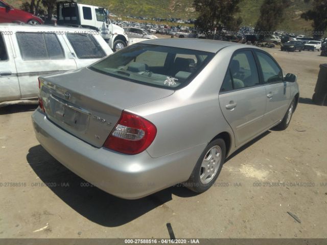 4T1BF32K82U027543 - 2002 TOYOTA CAMRY LE/XLE/SE Silver photo 4