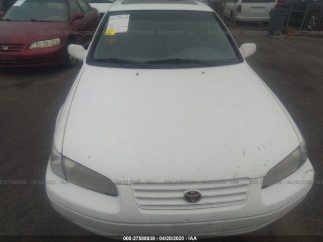 4T1BG28K3WU192078 - 1998 TOYOTA CAMRY CE/LE/XLE 白色 照片 6