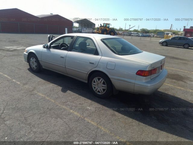 JT2BG22K0Y0501618 - 2000 TOYOTA CAMRY CE/LE/XLE Silver photo 3