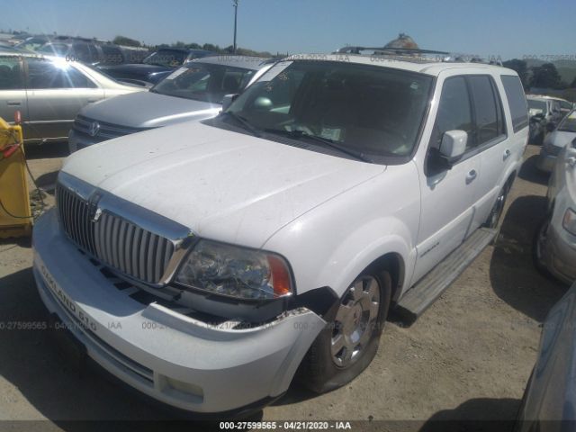 5LMFU28506LJ05633 - 2006 LINCOLN NAVIGATOR  White photo 2