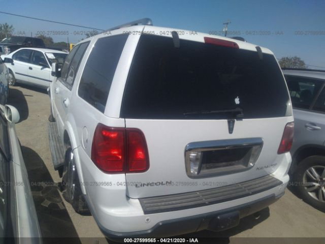 5LMFU28506LJ05633 - 2006 LINCOLN NAVIGATOR  White photo 3