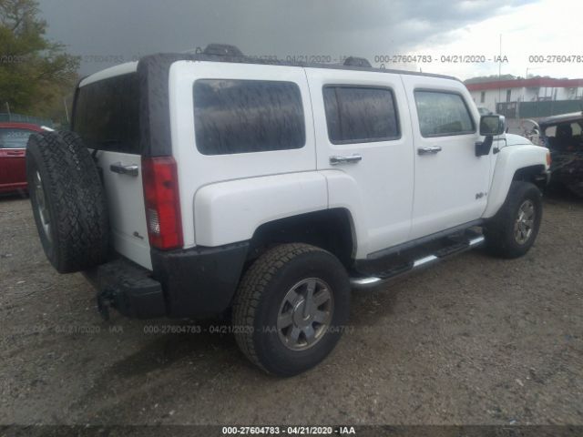 5GTDN136468127152 - 2006 HUMMER H3  White photo 4