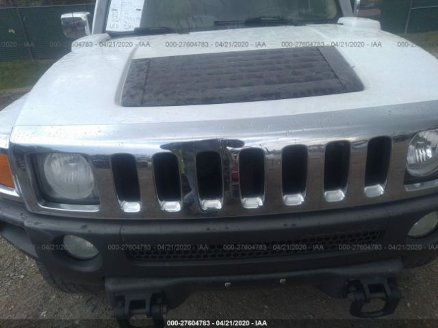 5GTDN136468127152 - 2006 HUMMER H3  White photo 6