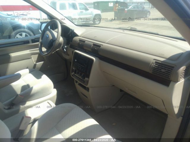 2FMZA52206BA38394 - 2006 FORD FREESTAR SEL Gold photo 5