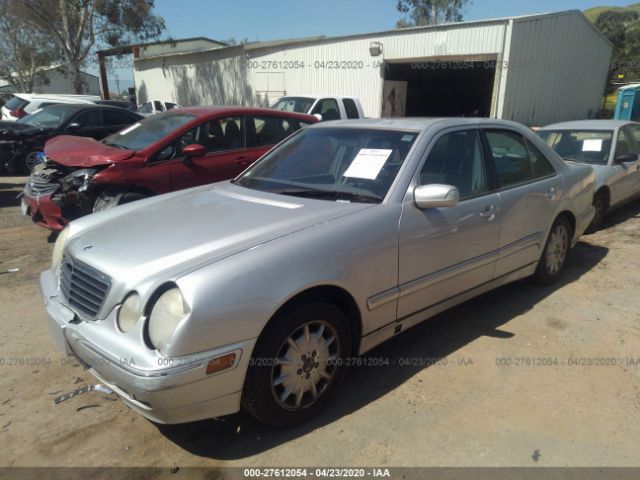 WDBJF65J6YB153813 - 2000 MERCEDES-BENZ E 320 Silver photo 2