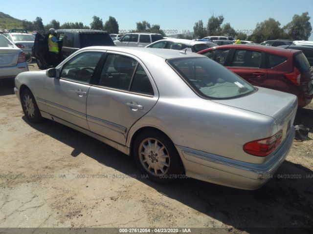 WDBJF65J6YB153813 - 2000 MERCEDES-BENZ E 320 Silver photo 3