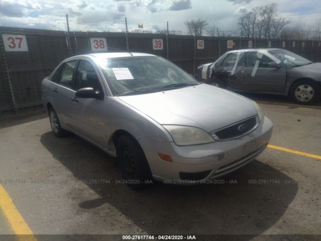 1FAFP34N45W290427 - 2005 FORD FOCUS ZX4 Silver photo 1