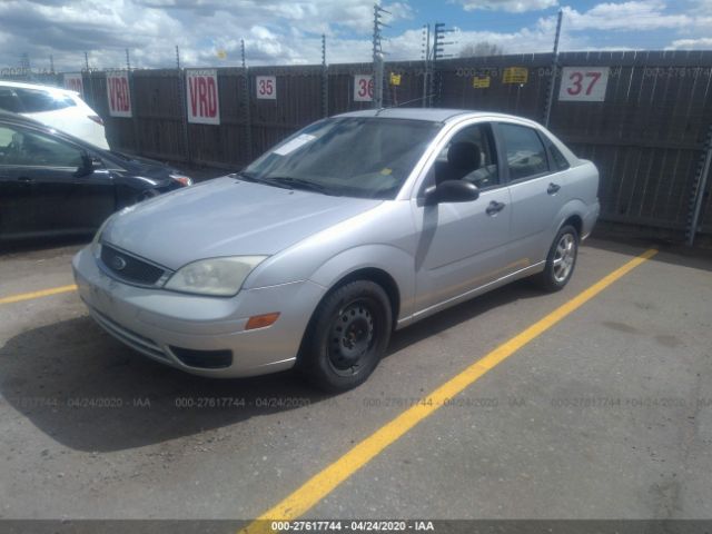 1FAFP34N45W290427 - 2005 FORD FOCUS ZX4 Silver photo 2