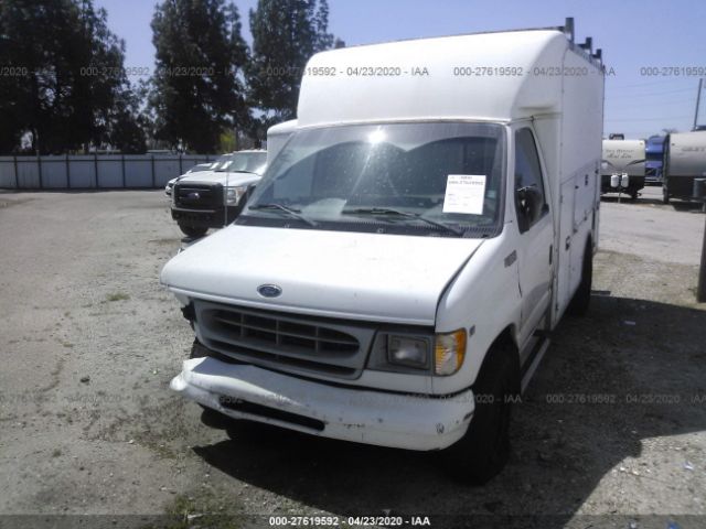 1FDSE35L32HA25103 - 2002 FORD ECONOLINE  White photo 2