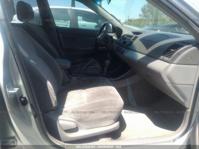 JTDBE32K430181859 - 2003 TOYOTA CAMRY LE/XLE Gümüş foto 5