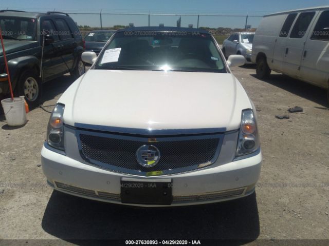 1G6KD57Y48U120221 - 2008 CADILLAC DTS  White photo 6