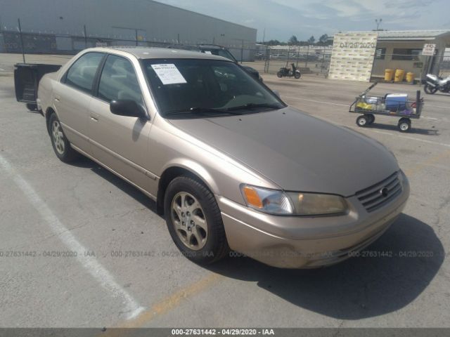 JT2BF22K9X0182687 - 1999 TOYOTA CAMRY LE/XLE Gold photo 1