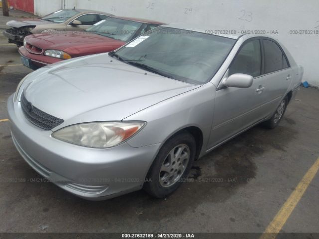 4T1BE32K22U039416 - 2002 TOYOTA CAMRY LE/XLE/SE Silver photo 2