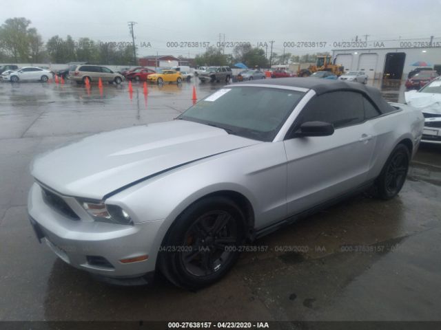 1ZVBP8EM7C5270538 - 2012 FORD MUSTANG  Silver photo 2