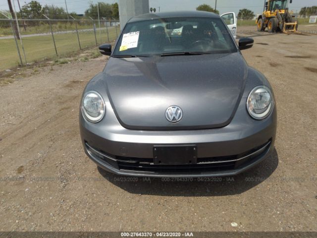 3VWV67ATXDM605309 - 2013 VOLKSWAGEN BEETLE TURBO Gray photo 6