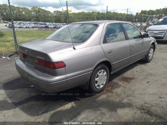 4T1BG22K2VU157264 - 1997 TOYOTA CAMRY CE/LE/XLE თეთრ-ყვითელი ფოტო 4