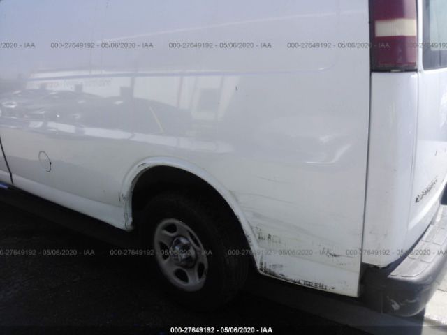 1GCFG15X561233294 - 2006 CHEVROLET EXPRESS G1500  White photo 6