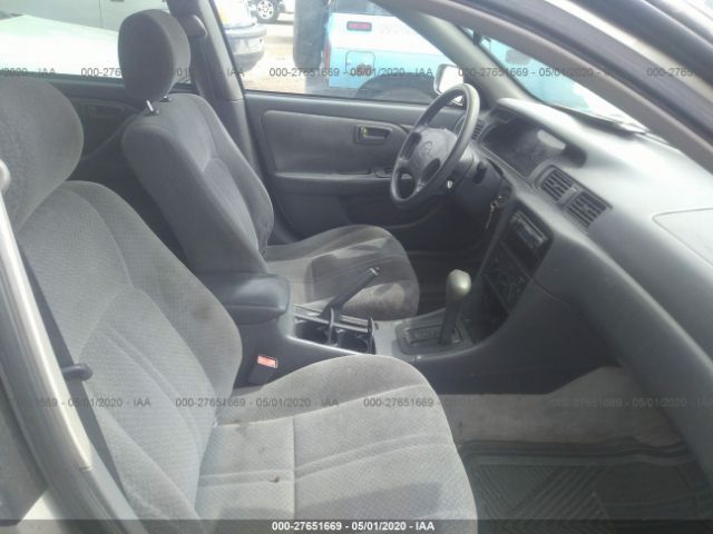 4T1BF28K51U122514 - 2001 TOYOTA CAMRY LE/XLE ვერცხლისფერი ფოტო 5