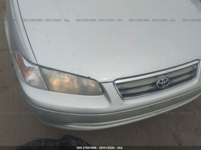 4T1BF28K51U122514 - 2001 TOYOTA CAMRY LE/XLE ვერცხლისფერი ფოტო 6