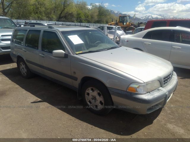 YV1LZ56D1Y2683413 - 2000 VOLVO V70 XC/SE Silver photo 1