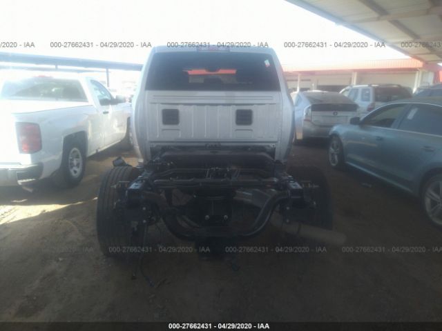 3C63R3CLXHG690767 - 2017 RAM 3500 ST Silver photo 8