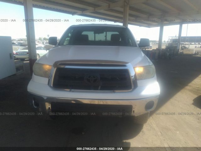 5TFRM5F18AX014665 - 2010 TOYOTA TUNDRA DOUBLE CAB SR5 White photo 6